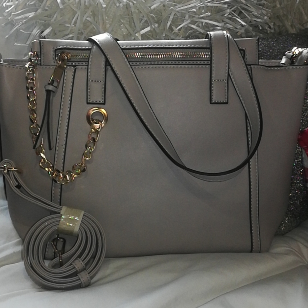 Shoulder/cross body bag with chained pocket.
